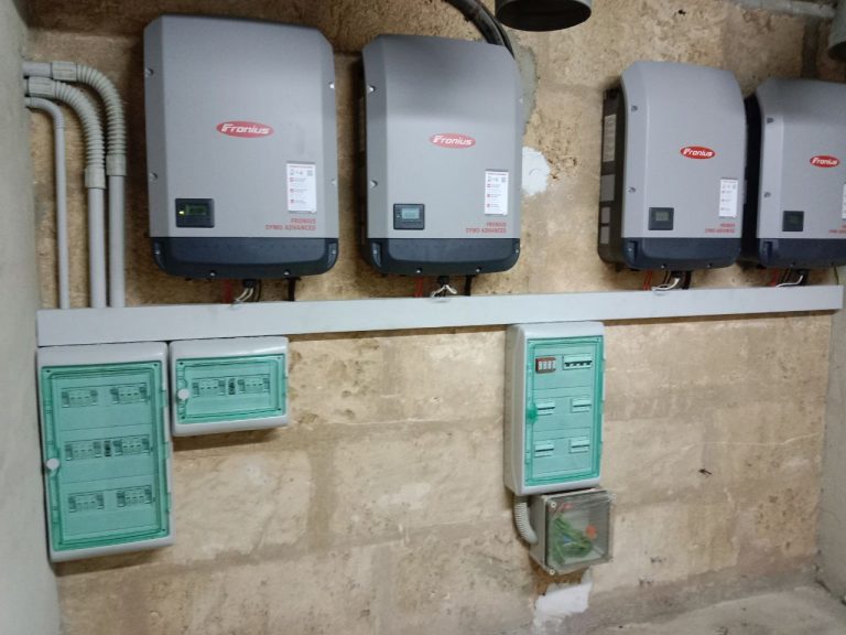 Instalacion De 4 Inversores Froniius Symo Advanced 20.0 3m En Petra.